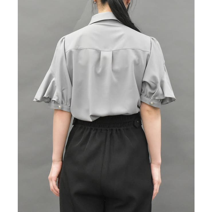 タイ付ラッフルフリル半袖ブラウス[品番：IGAW0006174]｜axes