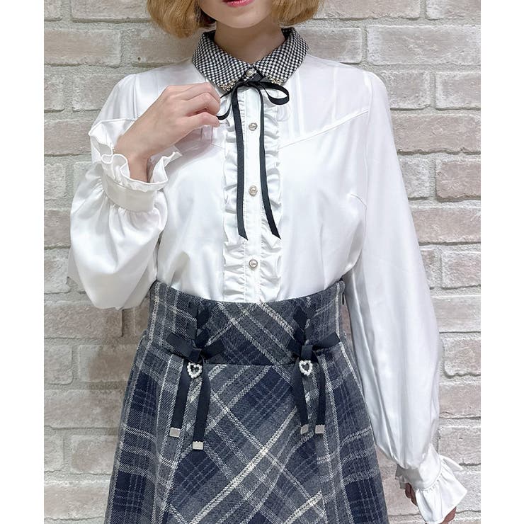 白 | 金具使い襟ブラウス | axes femme