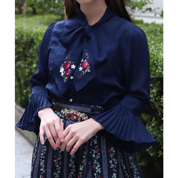 苺刺繍ボウタイブラウス | axes femme | 詳細画像10 