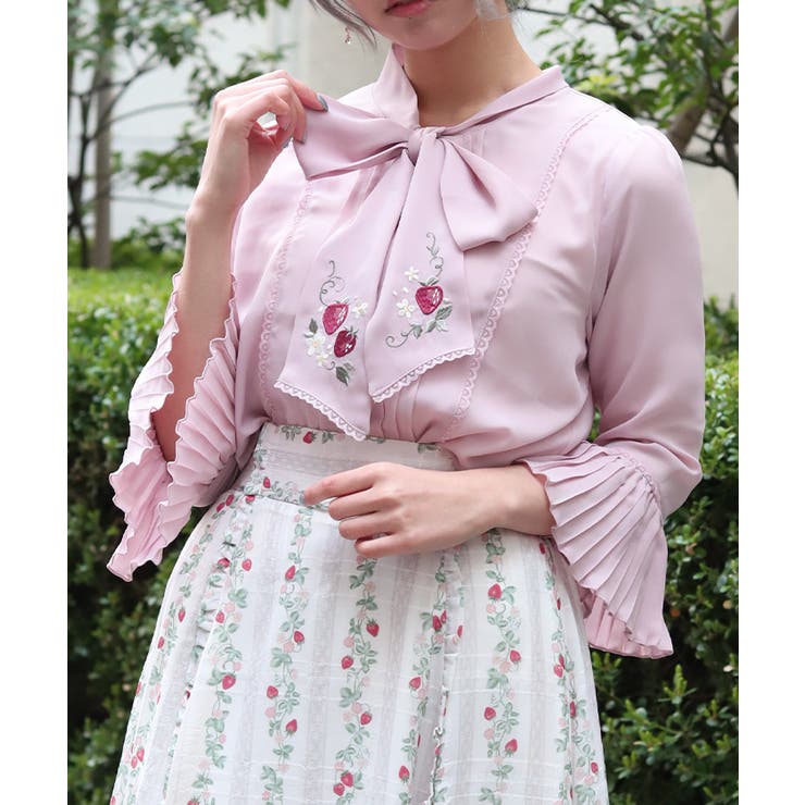 ピンク | 苺刺繍ボウタイブラウス | axes femme