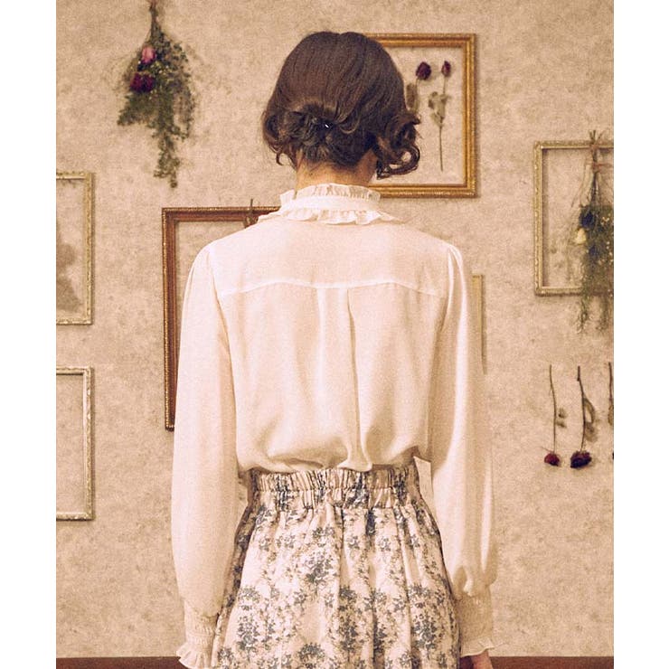 レースジャボ付ハイネックBL[品番：IGAW0003235]｜axes femme