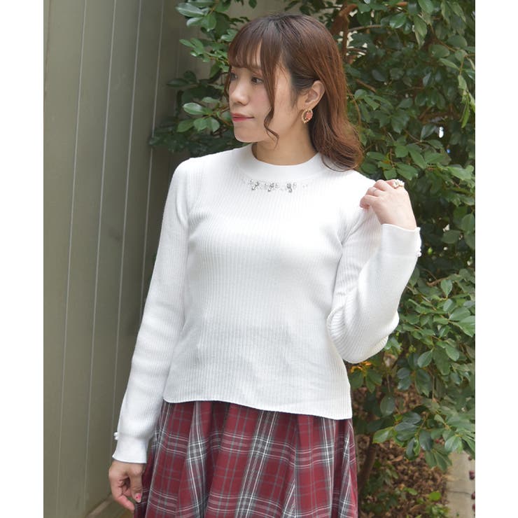 白 | ランダムビジュー装飾ニット | axes femme