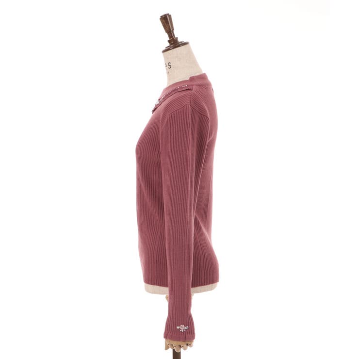 華やか、赤い薔薇の ボトルネック セーター axes femme（アクシーズファム）の「薔薇モチーフボトルネック
