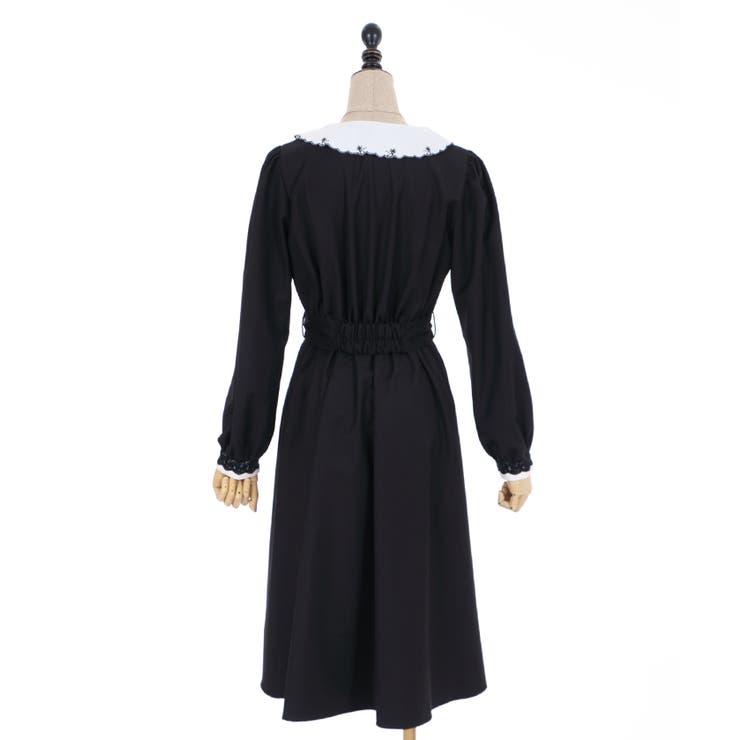 ★新品未使用★タグ付きBibiy.フラワー刺繍 ブラック フレアトップス ☆新品未使用☆タグ付きBibiy.フラワー刺繍 ブラック フレアトップス