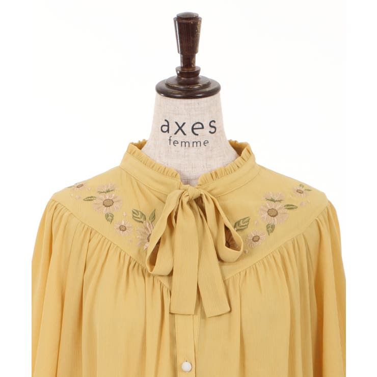 axes femme（アクシーズファム）の「ひまわり刺繍楊柳ブラウス