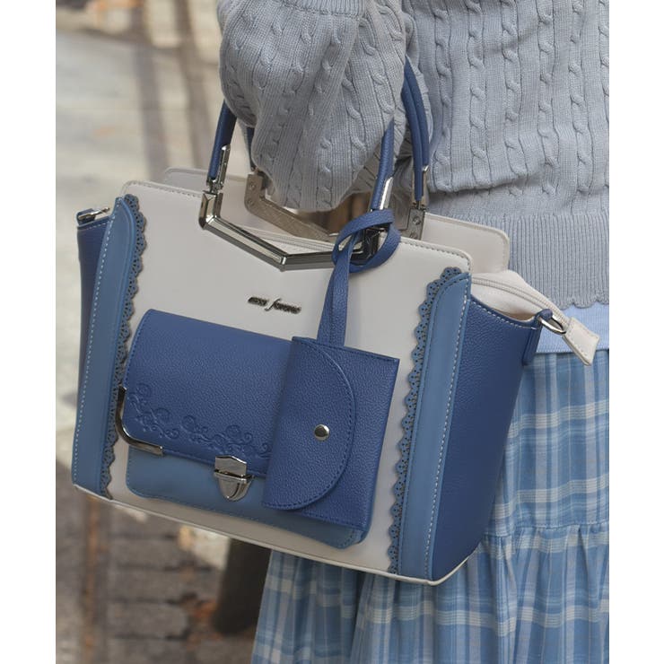 紺 | エンボスフラップ配色バッグ | axes femme