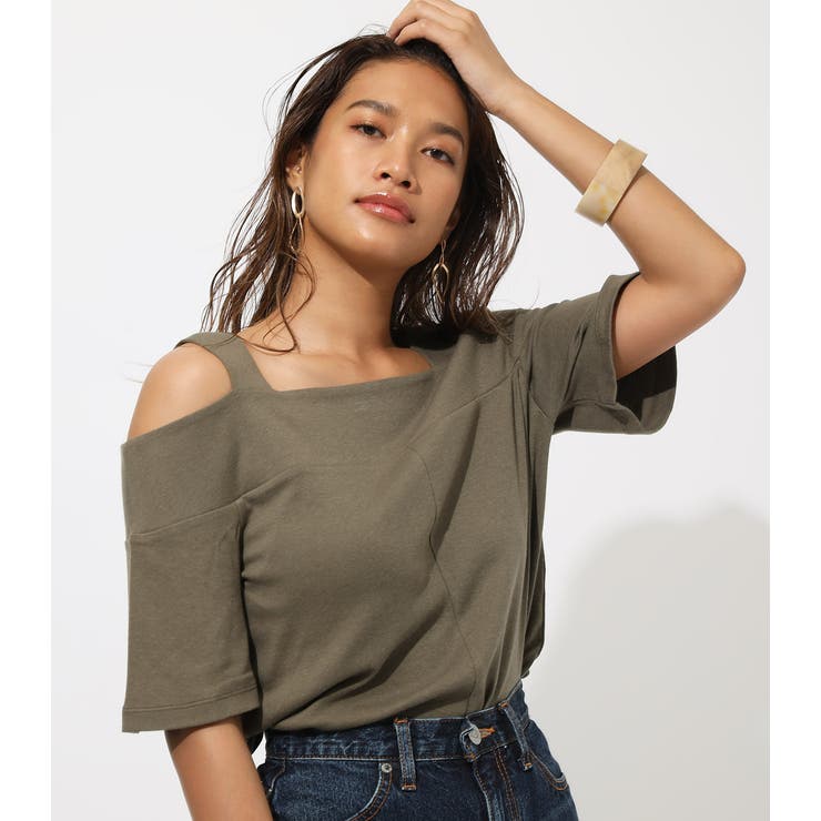 open shoulder top