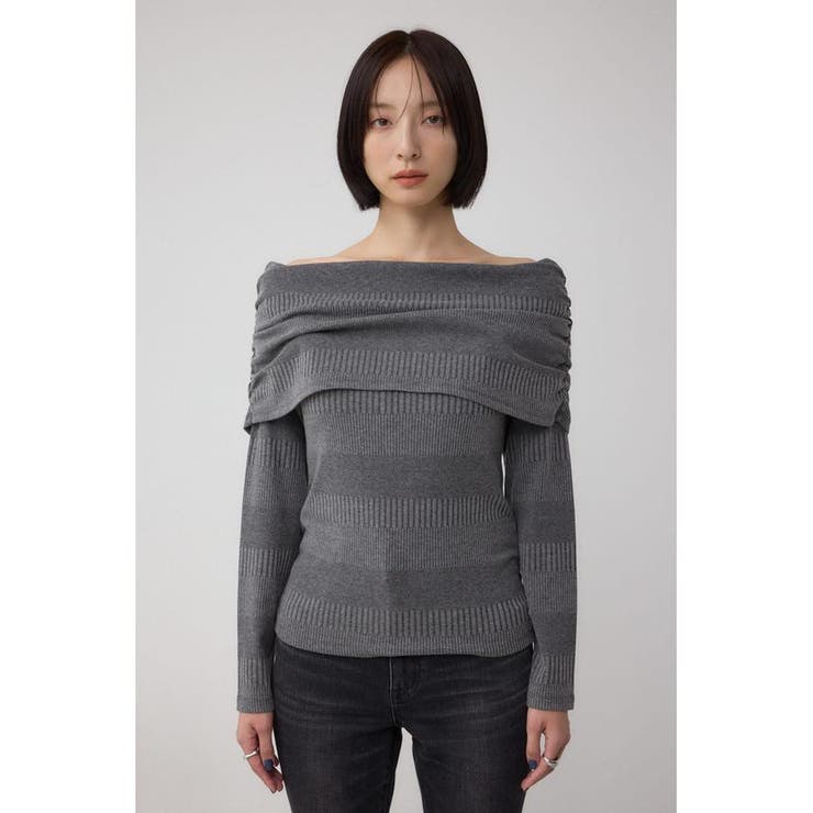 美品　オフショルダーショートスリーブロング丈プルオーバー　グレー オフショルダーロングスリーブカットトップス[品番：AZLW0023797
