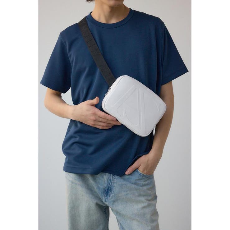 O/WHT1 | ロゴエンボスボディバッグ | AZUL BY MOUSSY