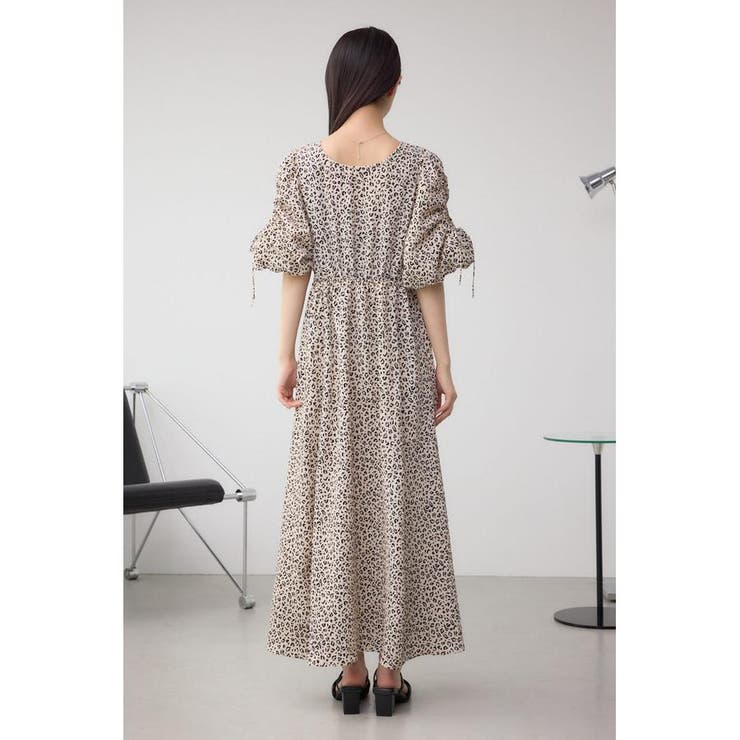 MOUSSY パフスリーブ　ロングワンピース　花柄 moussy - moussyのシャーリング花柄ホワイト刺繍パフスリーブ