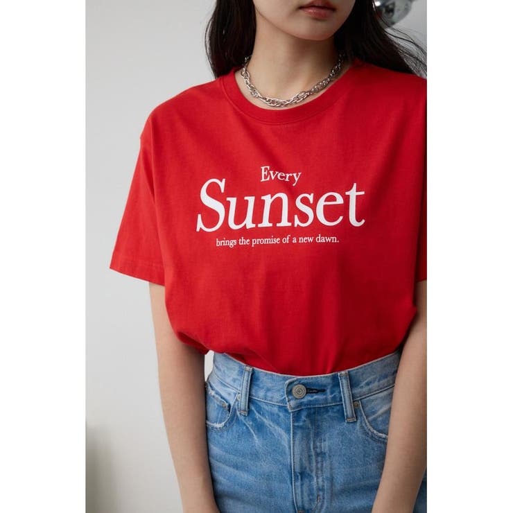 RED | カジュアルロゴTシャツ | AZUL BY MOUSSY