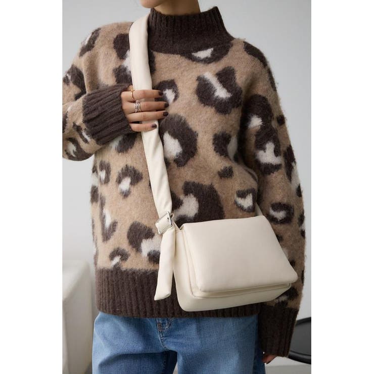 IVOY3 | パデットショルダーバッグ | AZUL BY MOUSSY