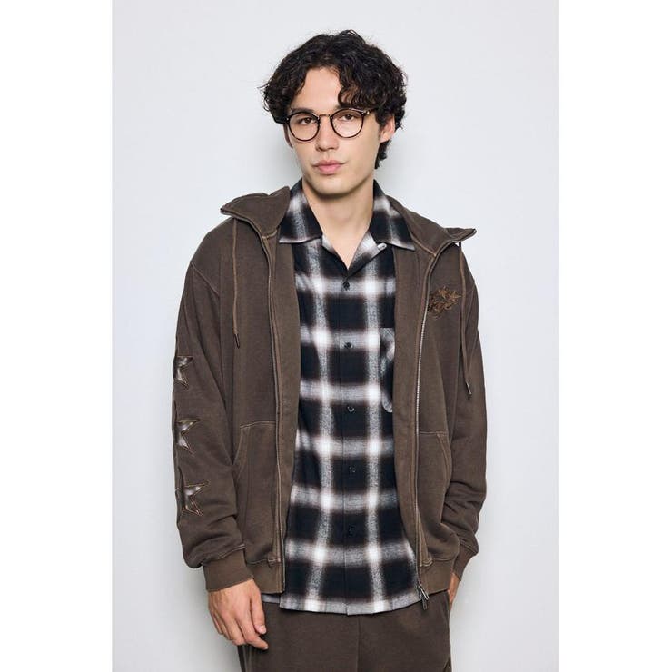 BRN | 合皮アップリケ裏毛ジップパーカー | AZUL BY MOUSSY