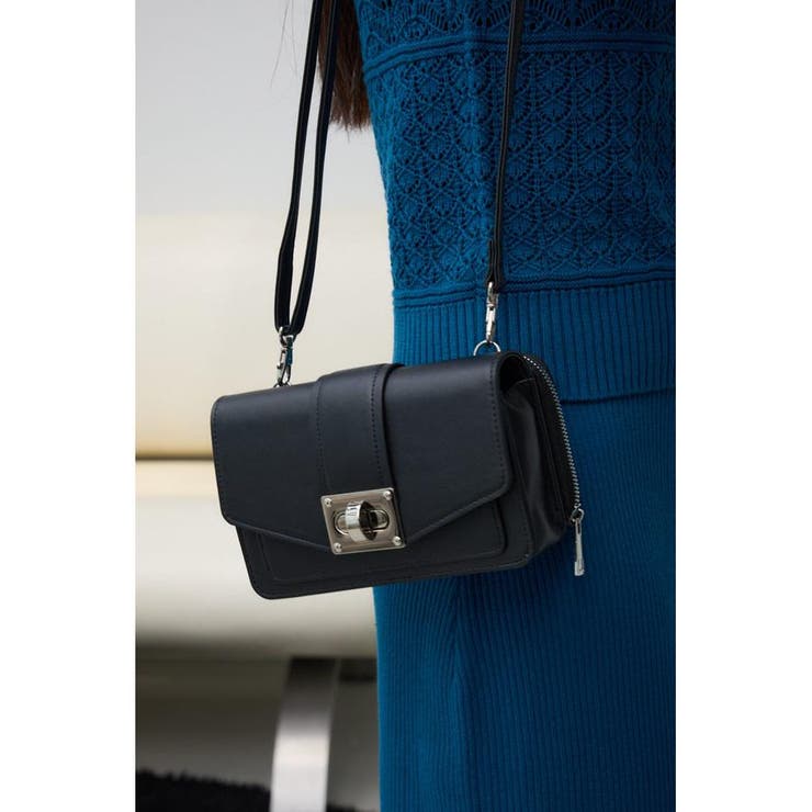 BLK | ターンロックフラップウォレットバッグ | AZUL BY MOUSSY