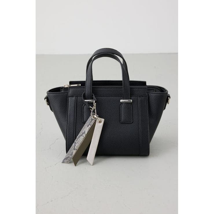 BLK | チャームセットトラペイズドバッグ | AZUL BY MOUSSY