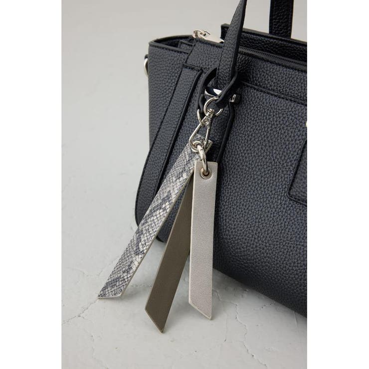 チャームセットトラペイズドバッグ | AZUL BY MOUSSY | 詳細画像19 