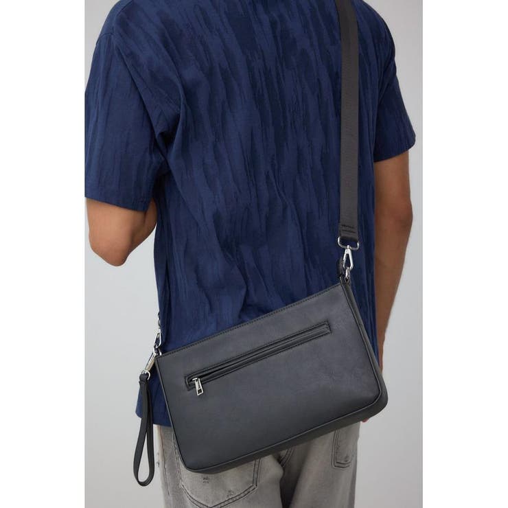 BLK | ヴィンテージフェイクレザーショルダーバッグ | AZUL BY MOUSSY