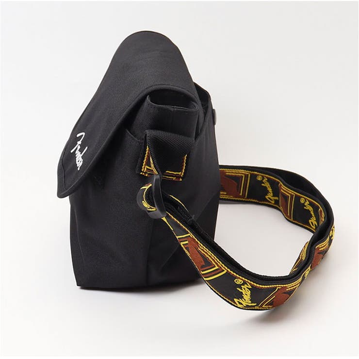 PRADA ブラック メッセンジャーバッグ