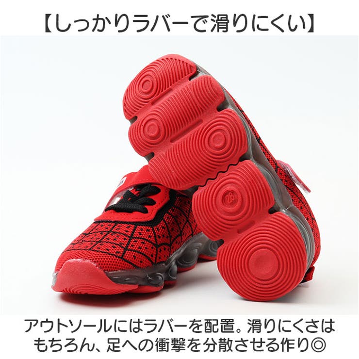 光るシューズ