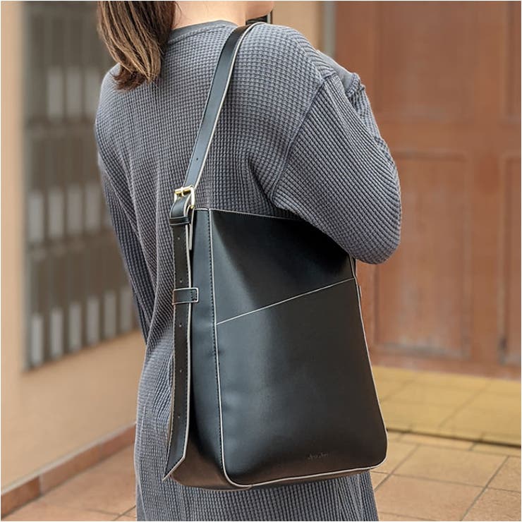 Legato Largo NANAMEグロッシーフェイクレザーA4ショルダー[品番 Legato Largo NANAMEグロッシーフェイクレザーA4ショルダー[品番