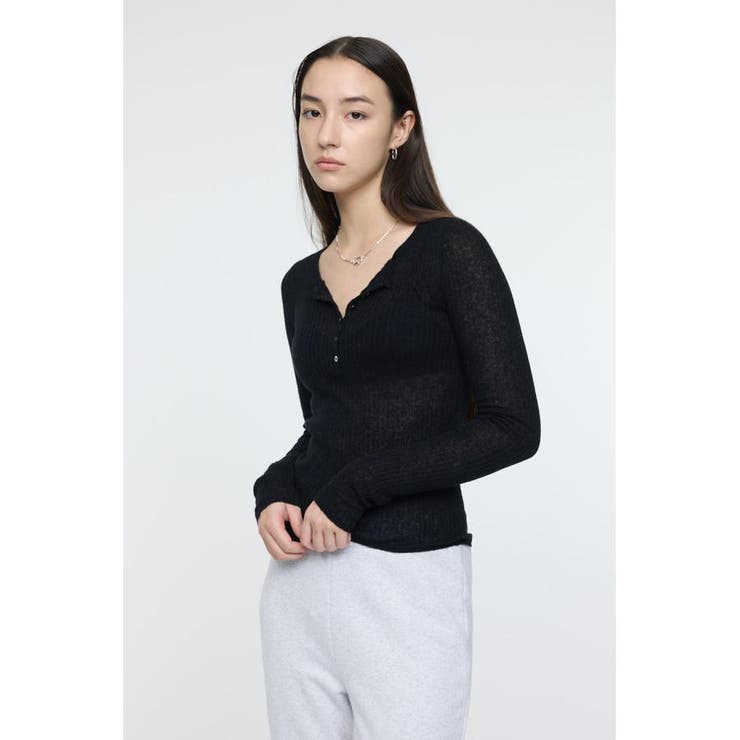 BLK | SHEER HENRY NECK ニットトップス | MOUSSY OUTLET
