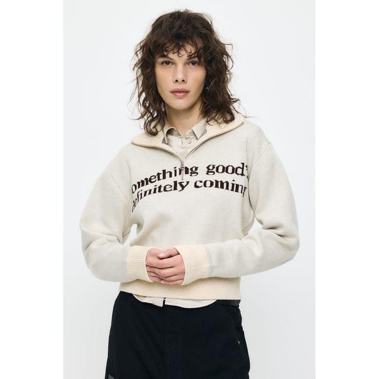 O/WHT1 | LETTERED HALF ZIPセーター | MOUSSY OUTLET