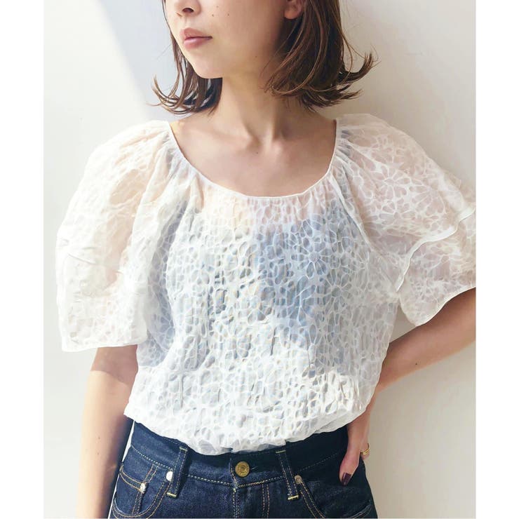 IENA（イエナ）の「シャーリングスリーブフラワーブラウス