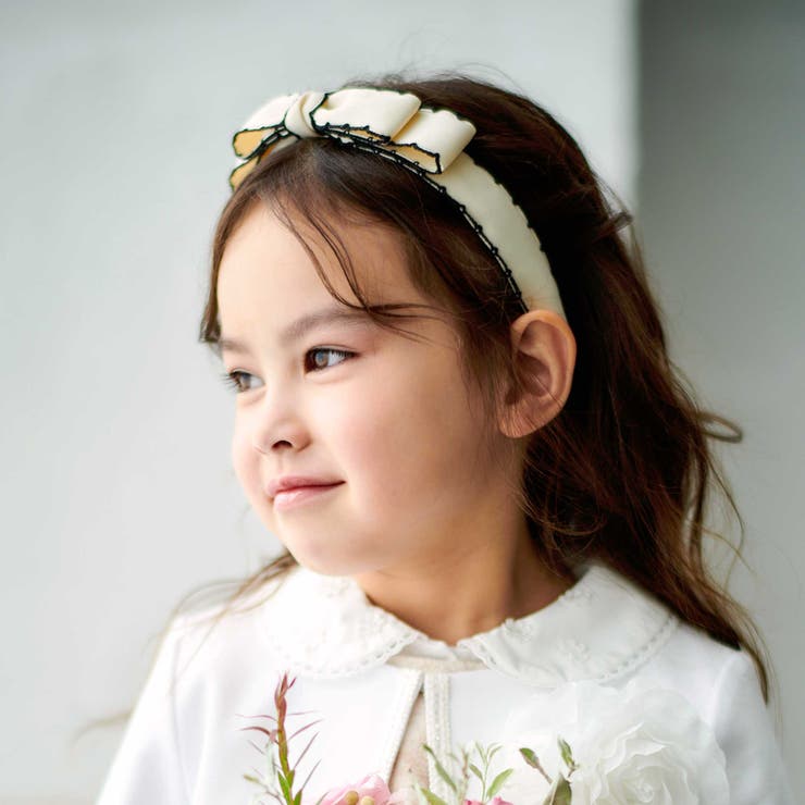 オフホワイト | バイカラースカラップリボンカチューシャ | BeBe