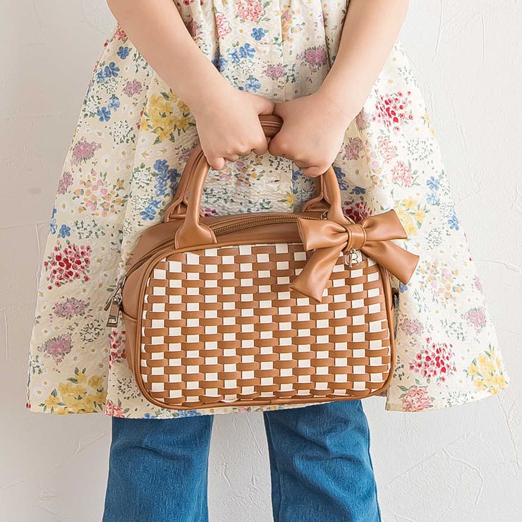 レザー調編み込みリボンチャーム付きミニボストン | BeBe | 詳細画像1 