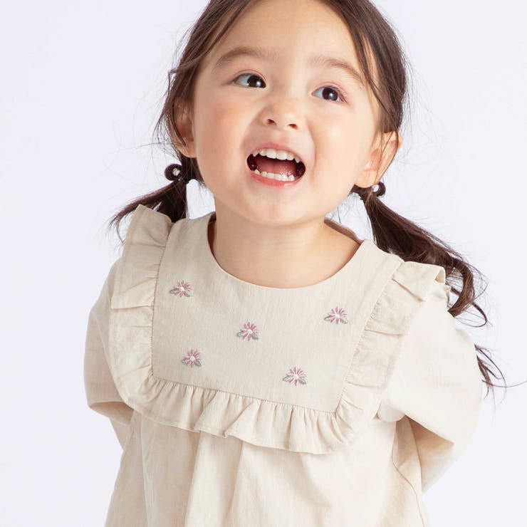 スクエアフリルお花刺しゅう長袖フレアブラウス(80~100cm) | BeBe | 詳細画像3 