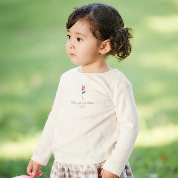 オフホワイト | 針抜きローズ刺しゅう長袖Tシャツ(80~100cm) | BeBe