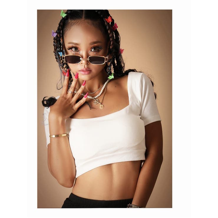 ホワイト | 半袖Tシャツ カップ付き へそ出し | bombshell