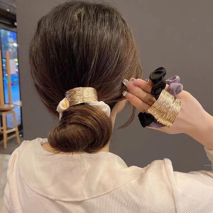 メタルバックル付サテンシュシュ ヘアゴム ニュアンスゴールド ヘアアクセサリー | Beststore | 詳細画像2 