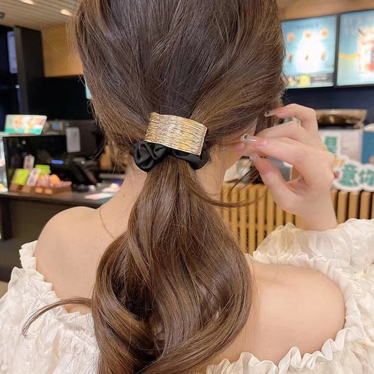 ブラック | メタルバックル付サテンシュシュ ヘアゴム ニュアンスゴールド ヘアアクセサリー | Beststore