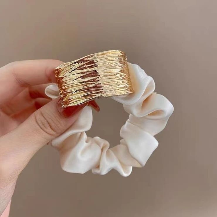 メタルバックル付サテンシュシュ ヘアゴム ニュアンスゴールド ヘアアクセサリー | Beststore | 詳細画像6 