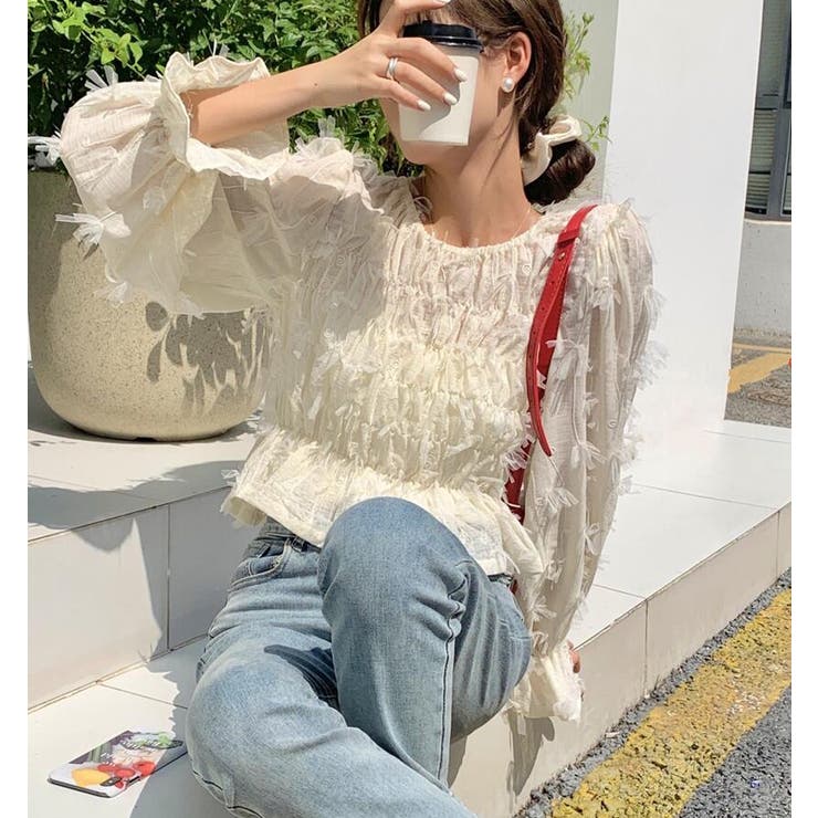 オフホワイト | フリルスリーブ シャーリング ブラウス | Bifrost