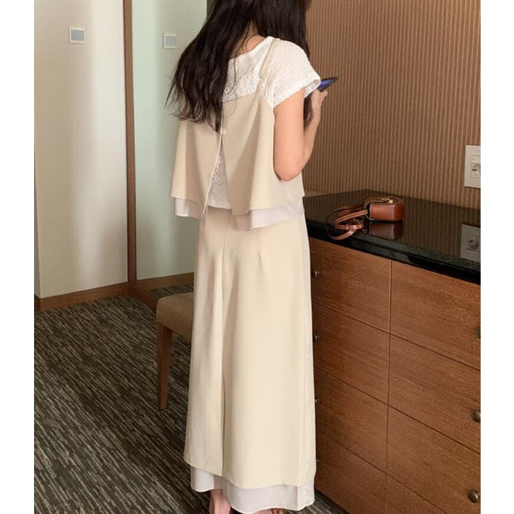 ベージュ | バックスリット レイヤード キャミセットアップ | Bifrost