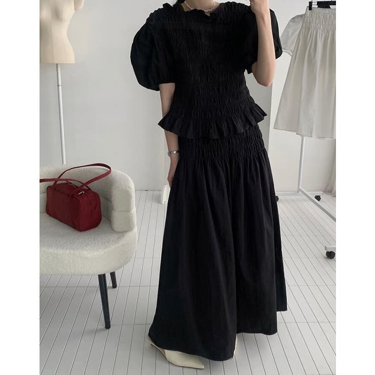 ブラック | シャーリングトップス × マキシスカート セットアップ パフスリーブ | Bifrost