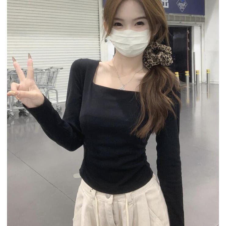 ブラック | シルエットが美しいスクエアネックロングスリーブトップス | Bifrost