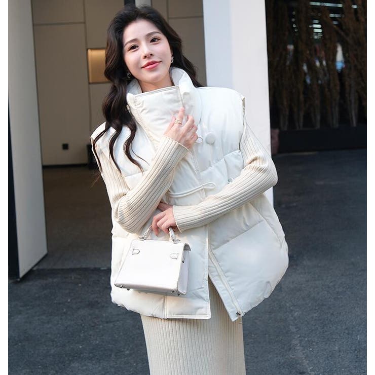 オフホワイト | ボリューム感あるハイネックダウンベスト | Bifrost