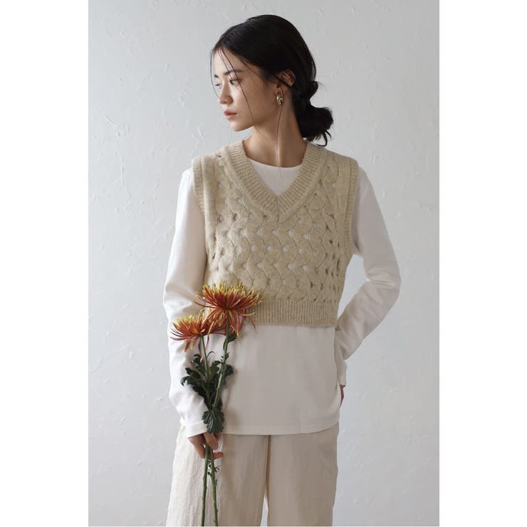 BEIGE | V neck holed | BONJOUR SAGAN