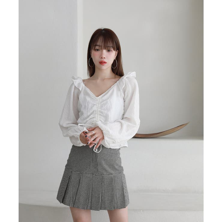 涼しいシアサッカー素材の肩フリルシャーリングブラウス | by muni:r | 詳細画像2 