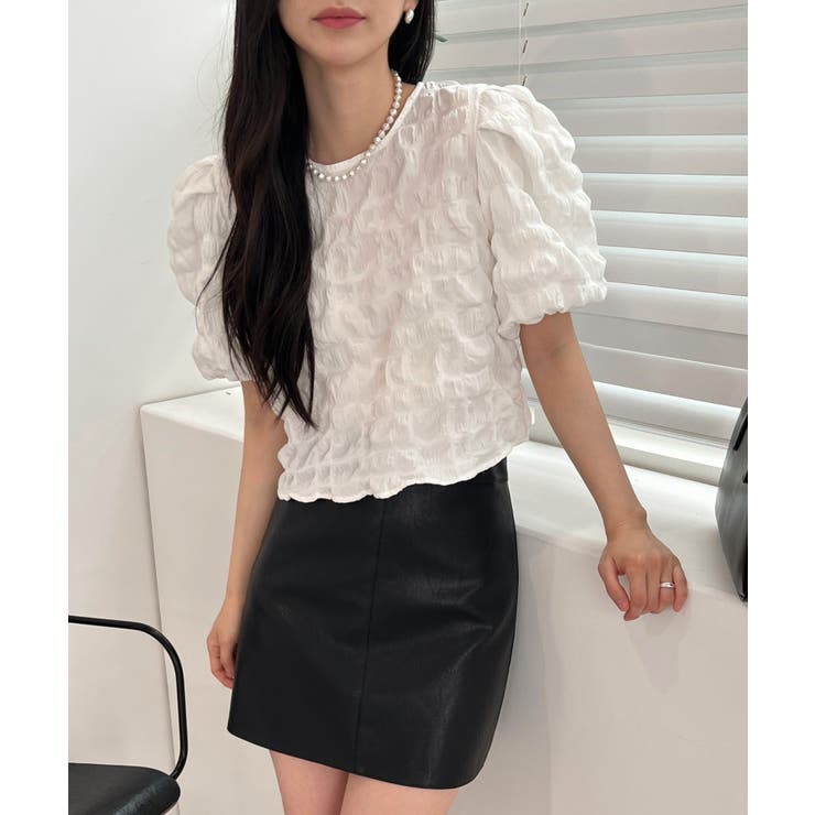 ホワイト | バックリボンポイントエンボスブラウス | by muni:r