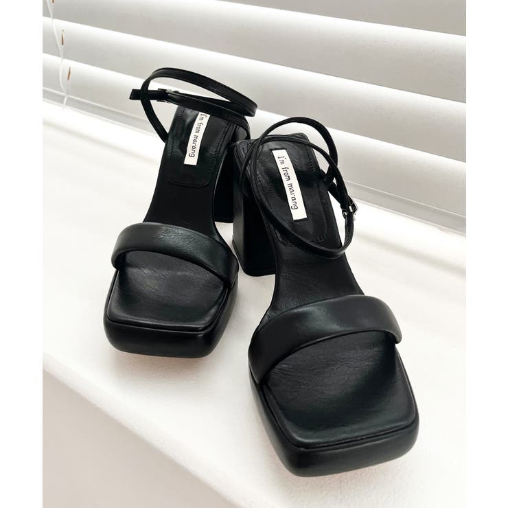 ブラック | ビビッドユニークストラップサンダル | by muni:r