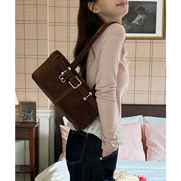 【着用動画あり 2色展開】バックルスウェードショルダーバッグ 2025 | by muni:r | 詳細画像4 