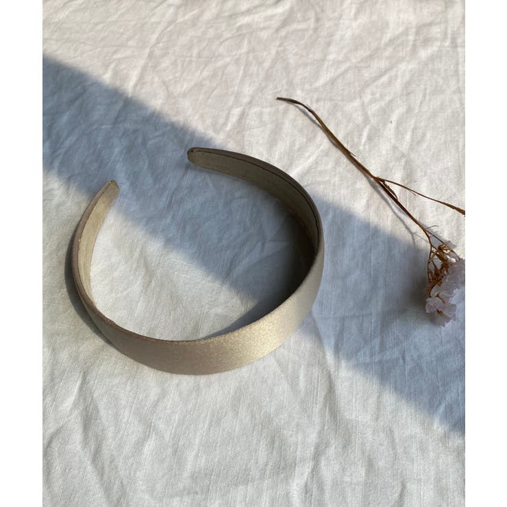 ベージュ | デイリー ポイント サテン カチューシャ | by muni:r