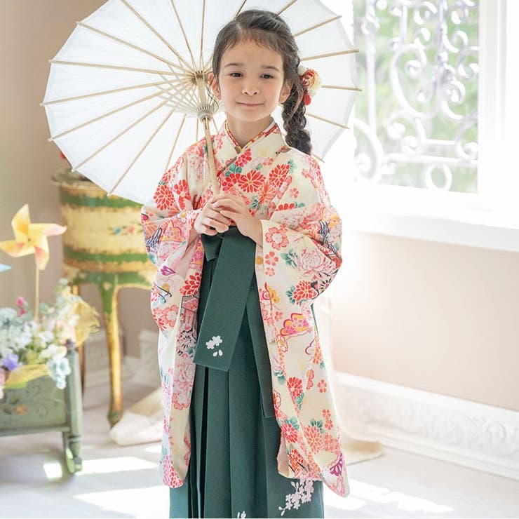 キャサリンコテージ　袴 130㎝　白花色着物x灰色袴[ C2 ] 卒業式