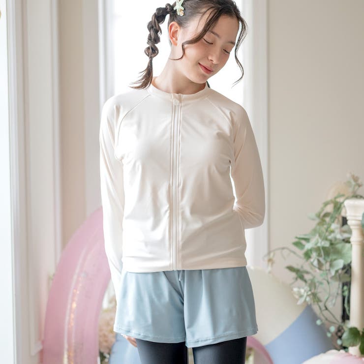 アイボリー×サックス[IS] | トレンカ一体型ショートパンツと長袖ラッシュガードの優秀水着セット キッズ 女の子 | Catherine Cottage