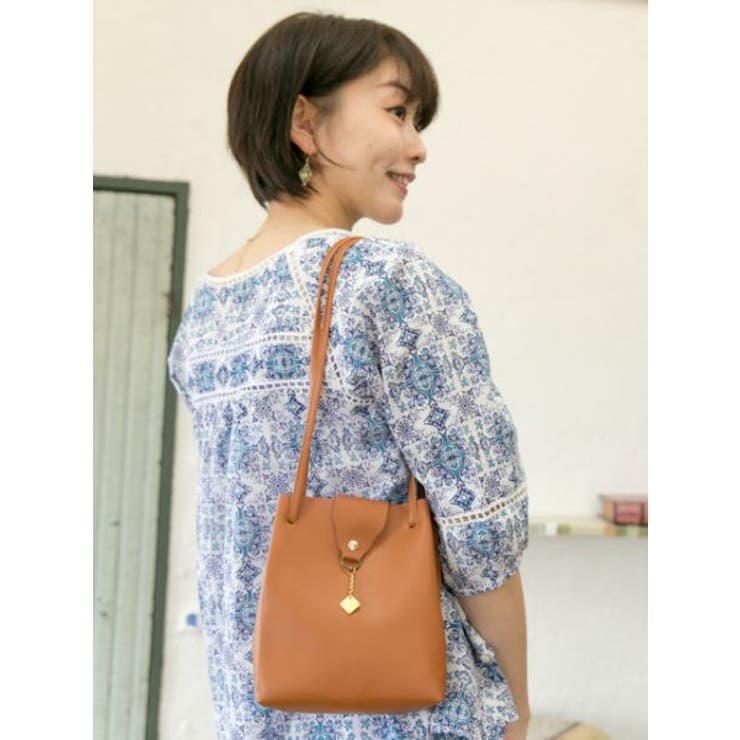 【欧州航路】フェイクレザー×メタルチャーム ミニショルダーバッグ | アミナコレクション  | 詳細画像1