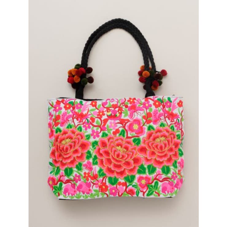 モン族花刺繍大振りバック　新品未使用 新品 モン族 花 刺繍 トートバッグ ショルダーバッグ アジアン 派手 花